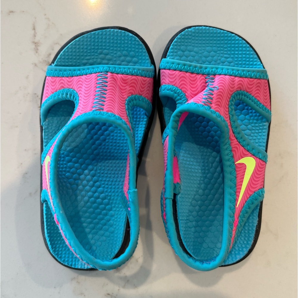 Toddler Girl Nike sandals size 5c never worn
